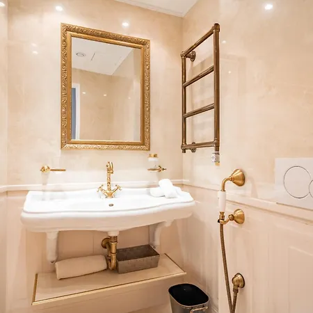 Elegant Luxury On Champs Elysees *