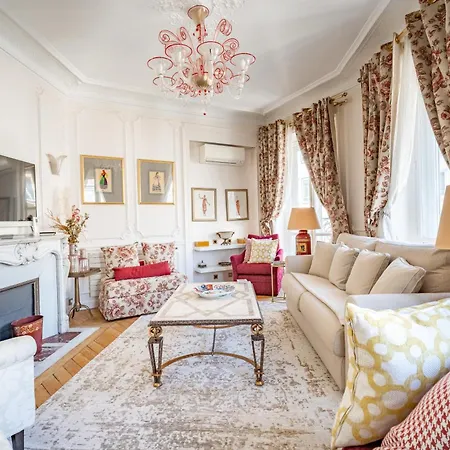 Elegant Luxury On Champs Elysees * 巴黎